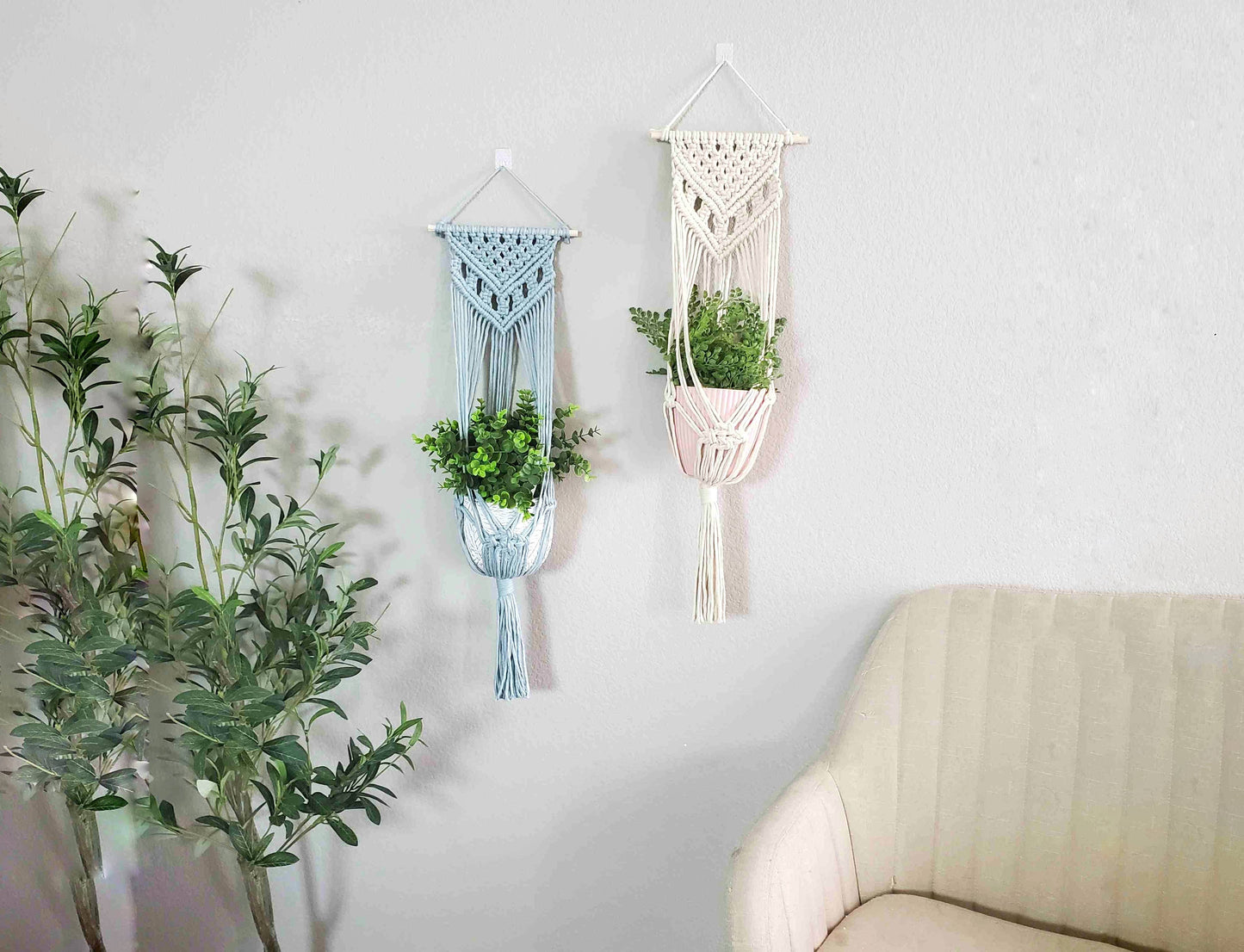 Macrame wall plant hanger.: Natural